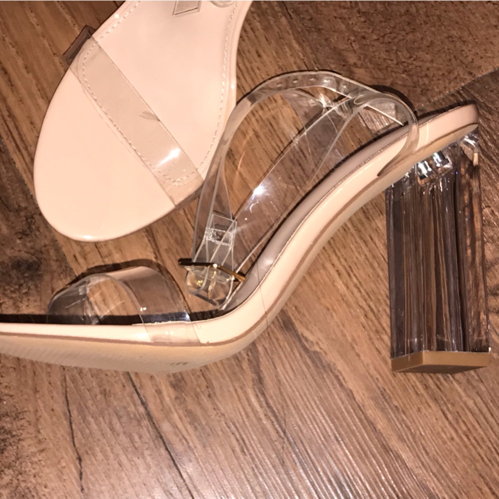 Beautiful BRAND NEW CINDERELLA SHOES SIZE 8 clear Strap Block Heel Sandals - Picture 4 of 13